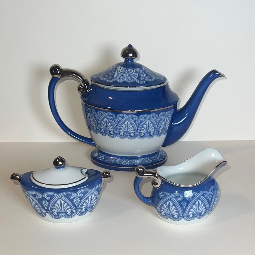 The Bombay Co Blue White Porcelain 3 Pc Tea Set Arabesque Scroll Platinum Trim